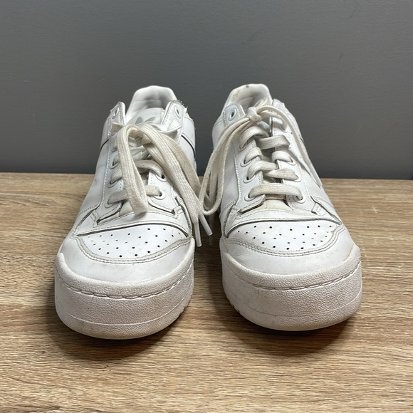 Adidas Forum Bold Sneakers Triple White Basketball 80’s Retro Athletic Size 8.5 - Picture 3 of 12